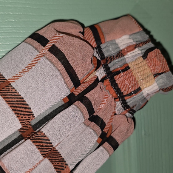 Cabi Top (SIZE XS) Puffy Sleeves Shades Of Orange /Cream Colors * Like New - Picture 4 of 8